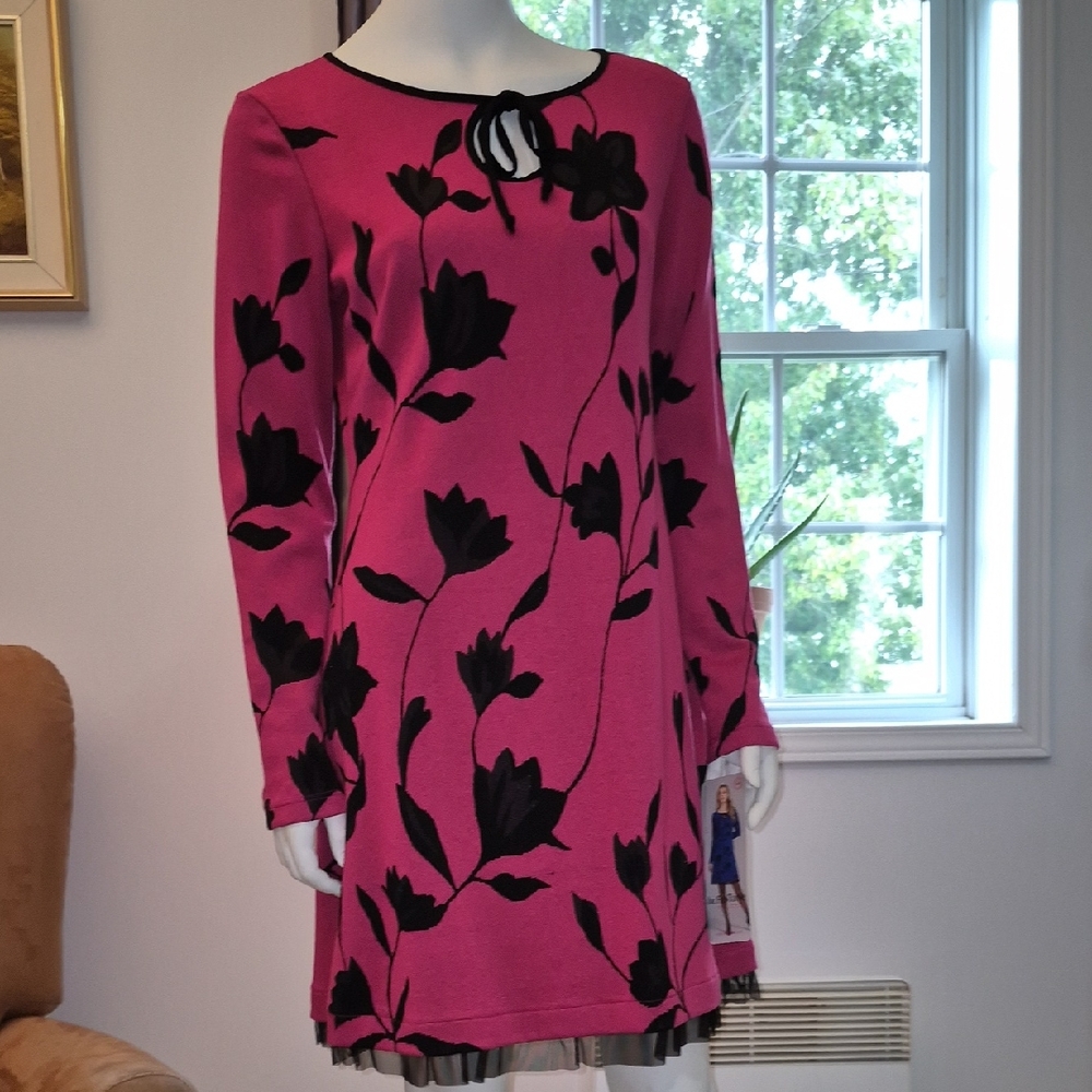 Chic Long Sleeve Floral Dress in Pink and Black